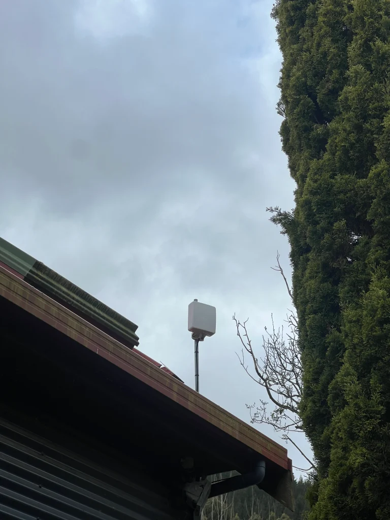 Dual-polarised 4G/5G MIMO antenna