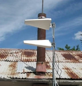 Two single-polarity yagi antennas aligned at slant 45 degrees to achieve dual-polarised configuration